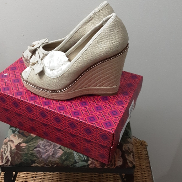 Shoes - Picture 2 of 3